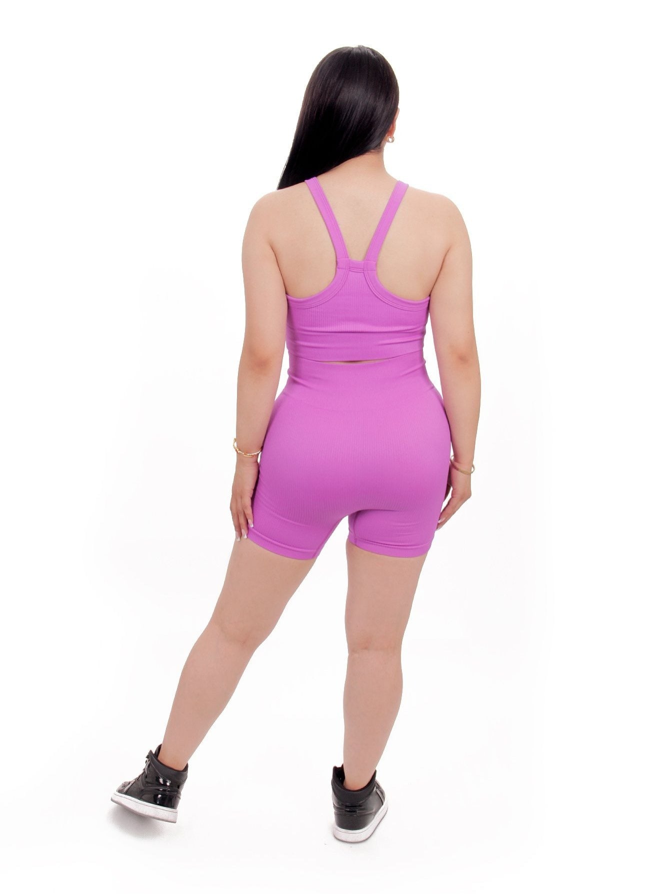 Cómodo conjunto deportivo para dama de top con tirantes y copas integradas