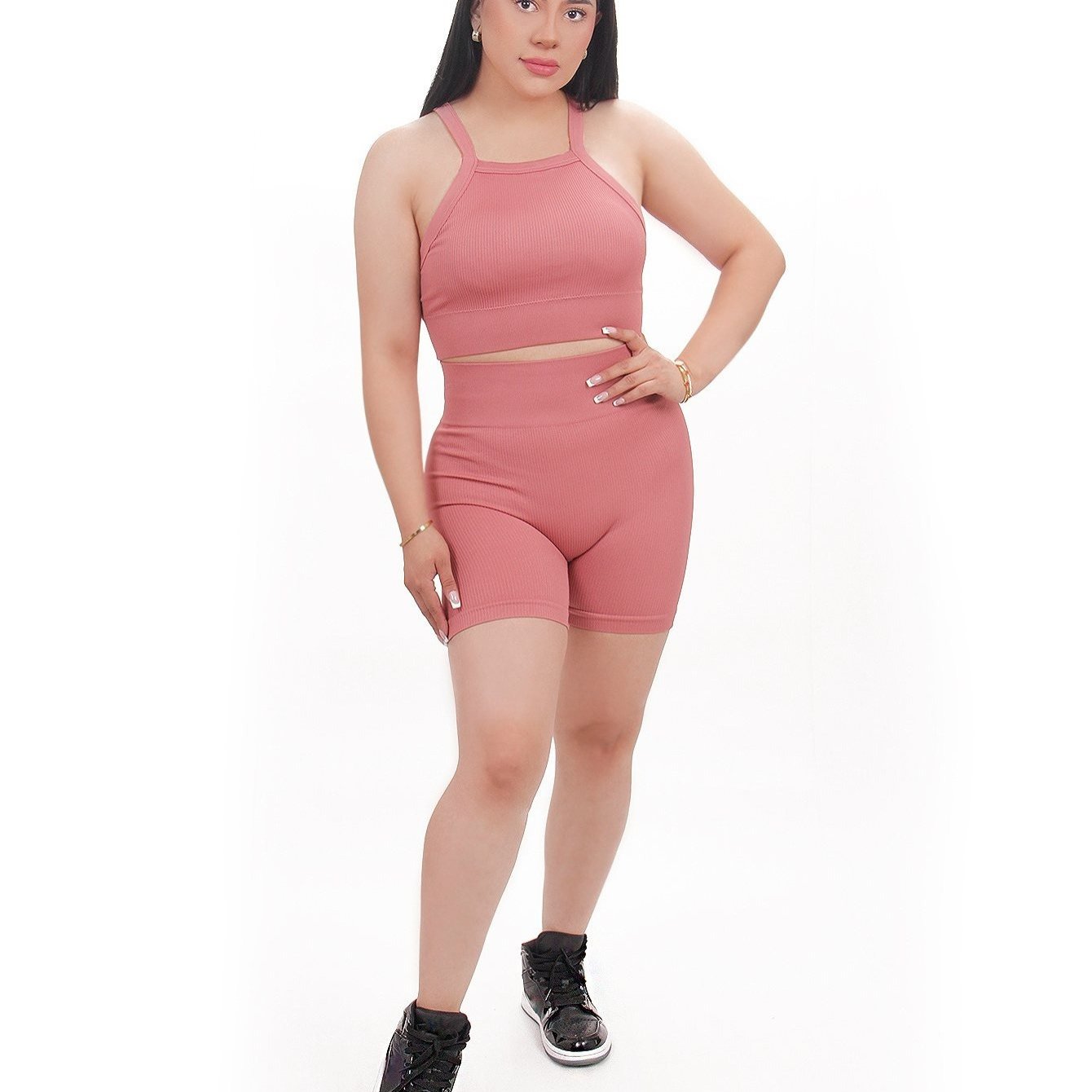 Cómodo conjunto deportivo para dama de top con tirantes y copas integradas