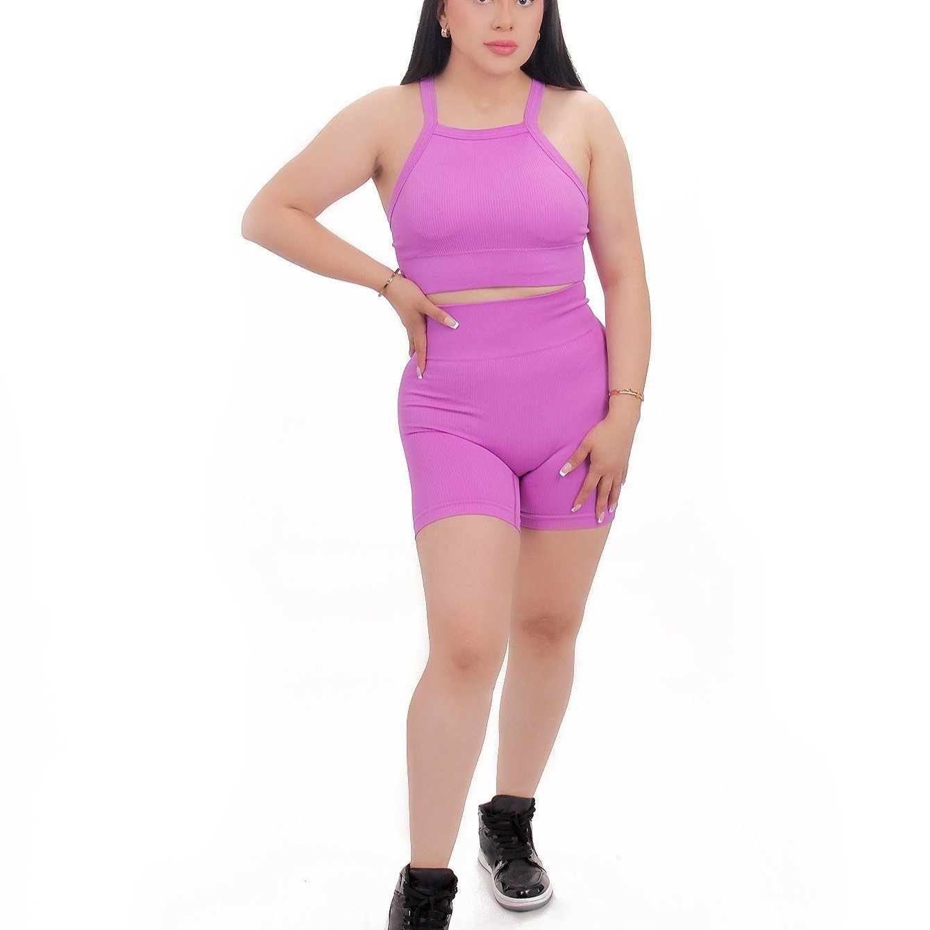 Cómodo conjunto deportivo para dama de top con tirantes y copas integradas