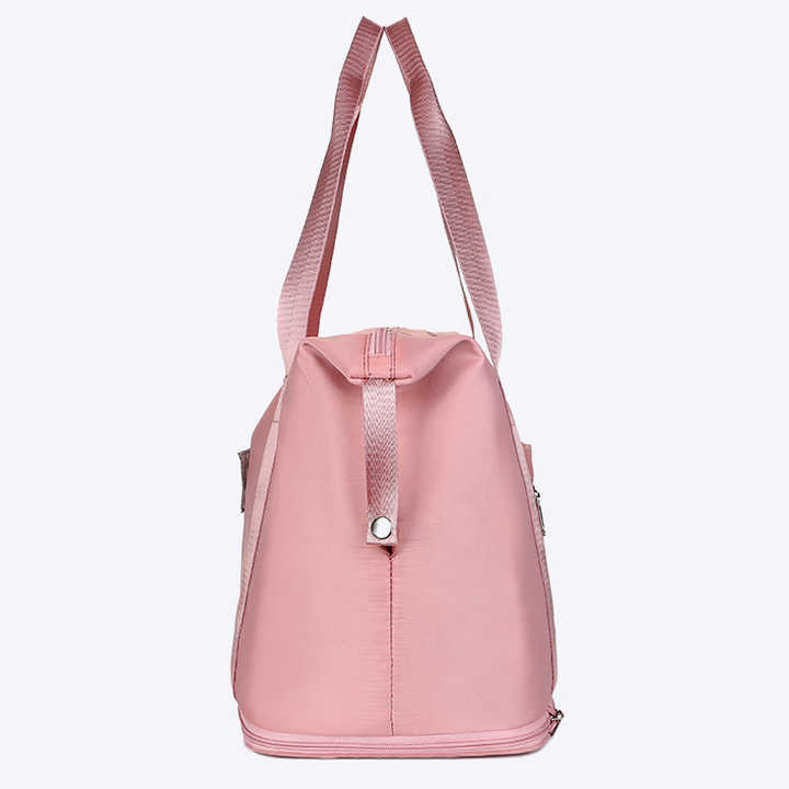 Large capacity sports bag expandable up to 10 cm more