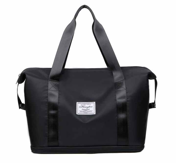 Large capacity sports bag expandable up to 10 cm more