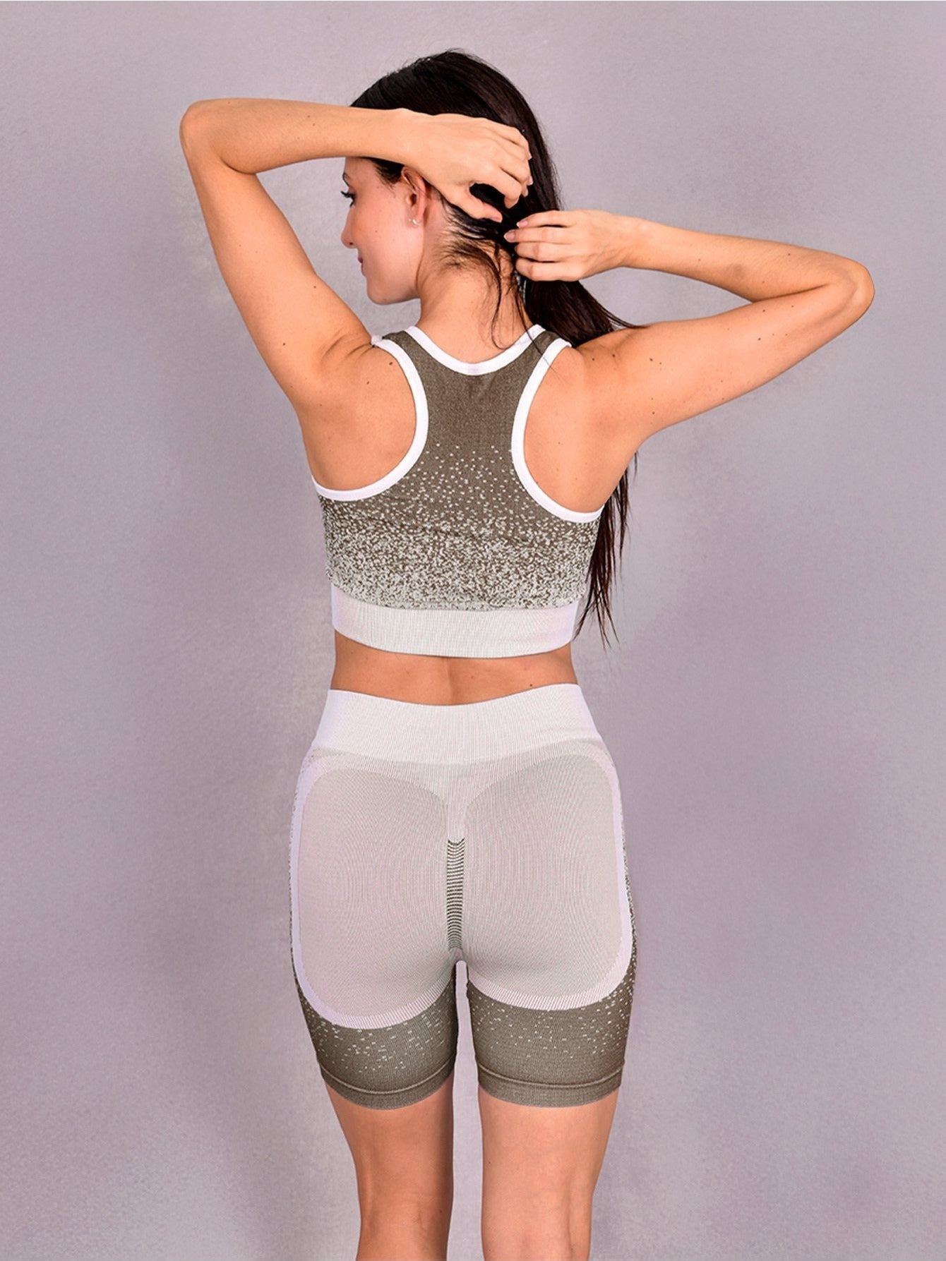 Conjunto deportivo sin costuras para mujer, con top y short diseño degradado
