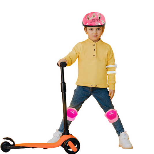 Children's protective kit: helmet, knee pads, wrist guards and elbow pads.