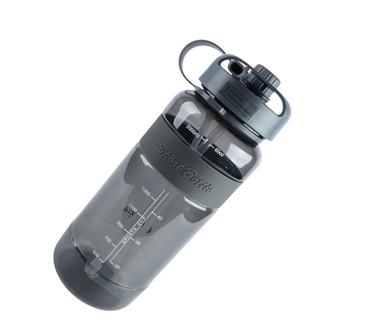 Large capacity 2,000ml sports water bottle.
